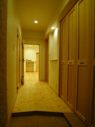 パイン素材を使った全面リフォーム